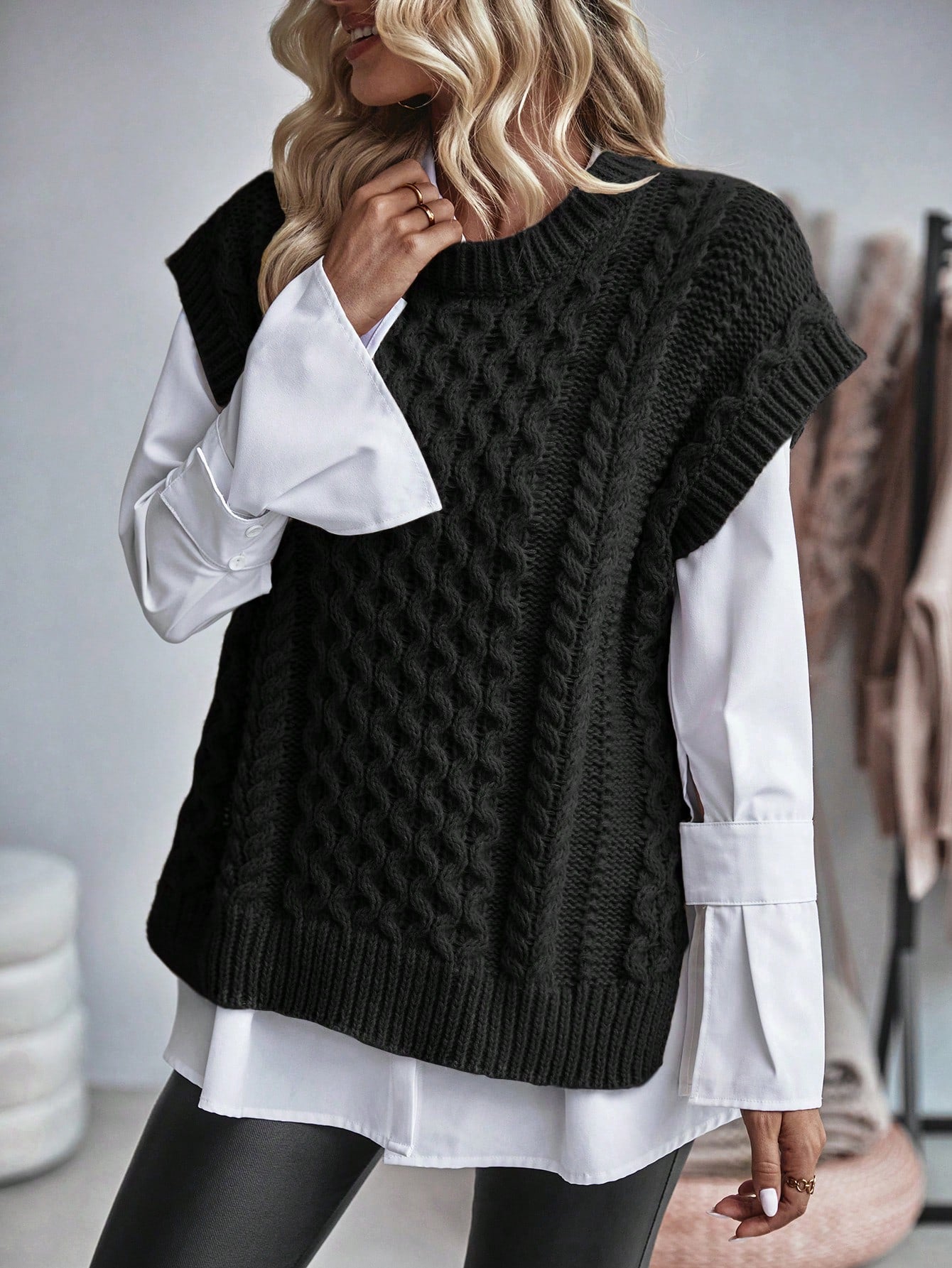 SHEIN LUNE Women's Cable Knitted Sleeveless Sweater Vest Black